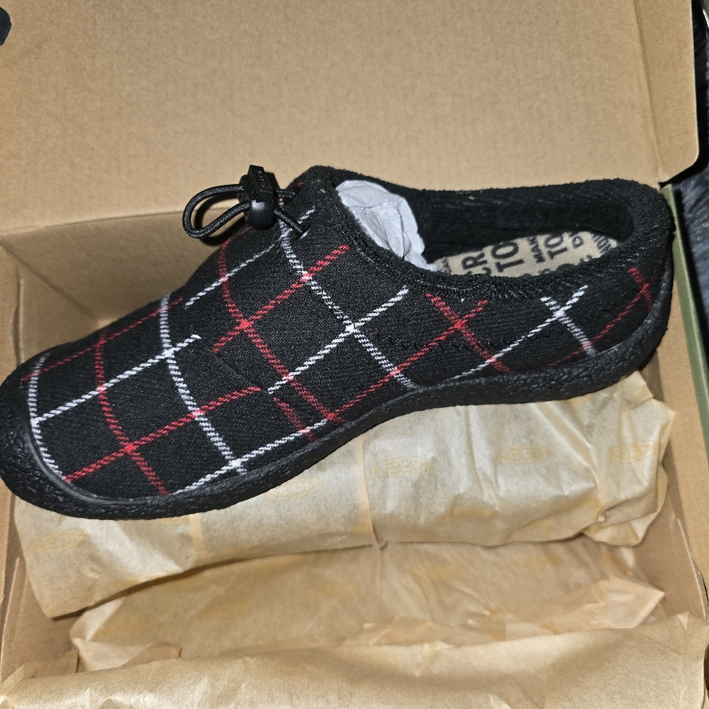 Keen slippers